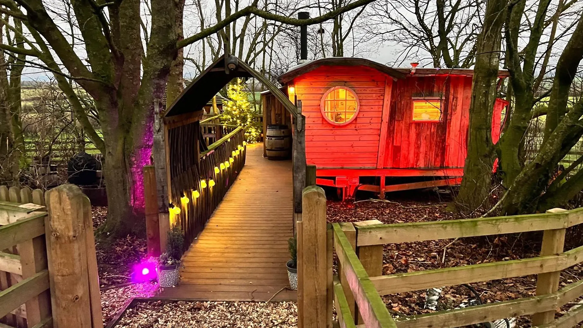 Burtree Country House, Tipi'S, Treehouse & Lodge & House Rooms With Hot Tubs In A Private Garden Thirsk United Kingdom