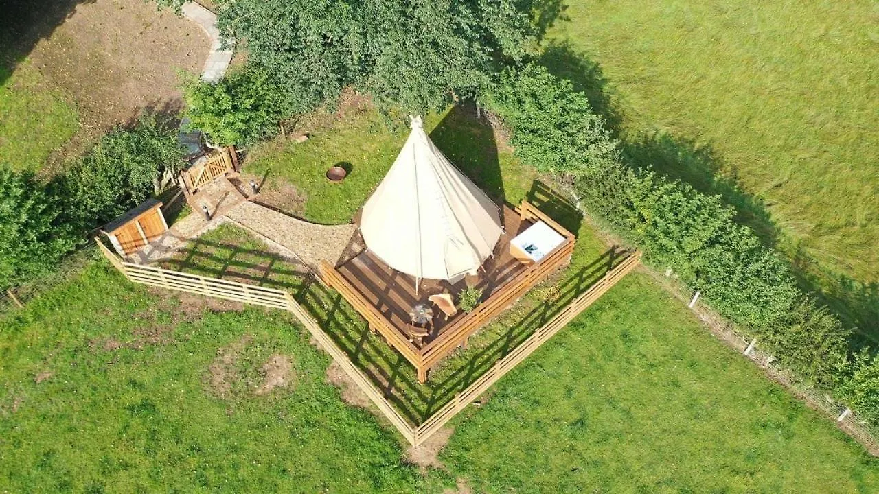 Burtree Country House, Tipi'S, Treehouse & Lodge & House Rooms With Hot Tubs In A Private Garden Thirsk United Kingdom