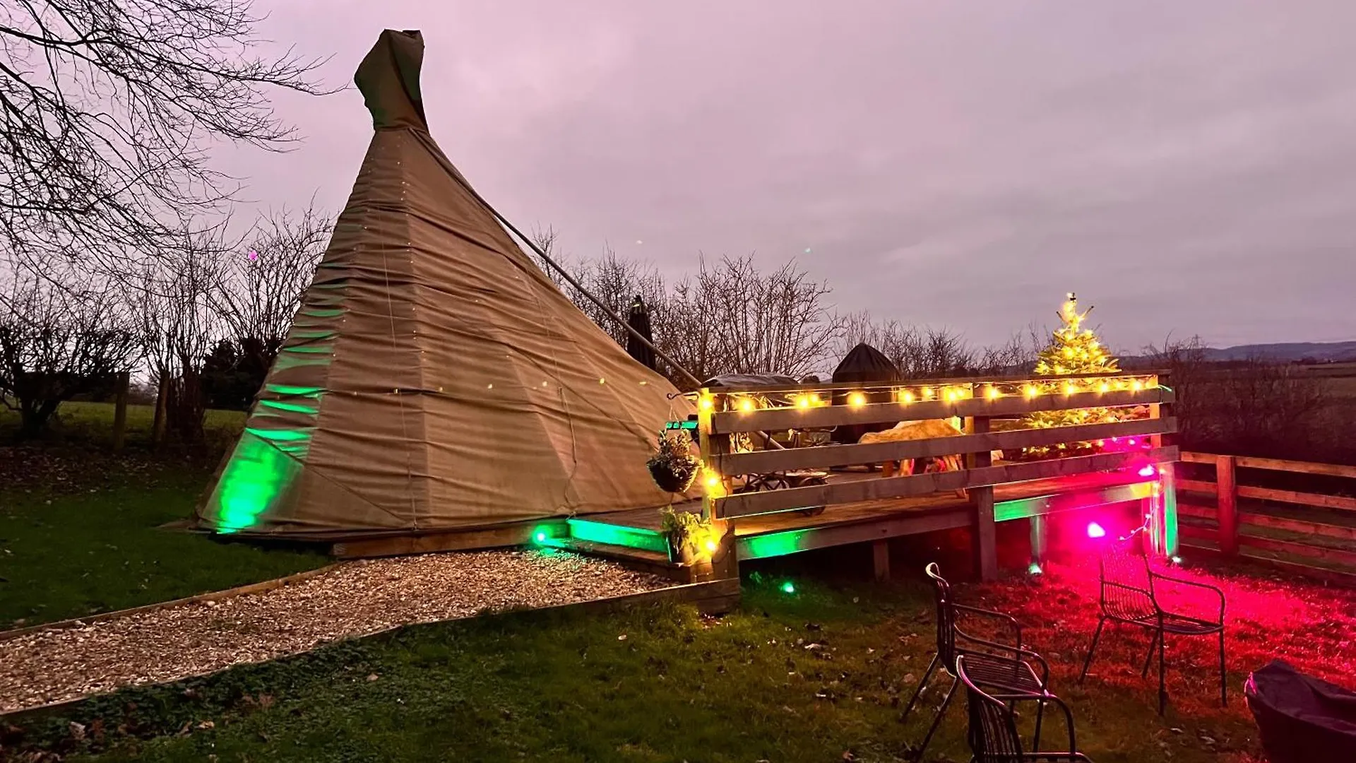 Burtree Country House, Tipi'S, Treehouse & Lodge & House Rooms With Hot Tubs In A Private Garden Thirsk