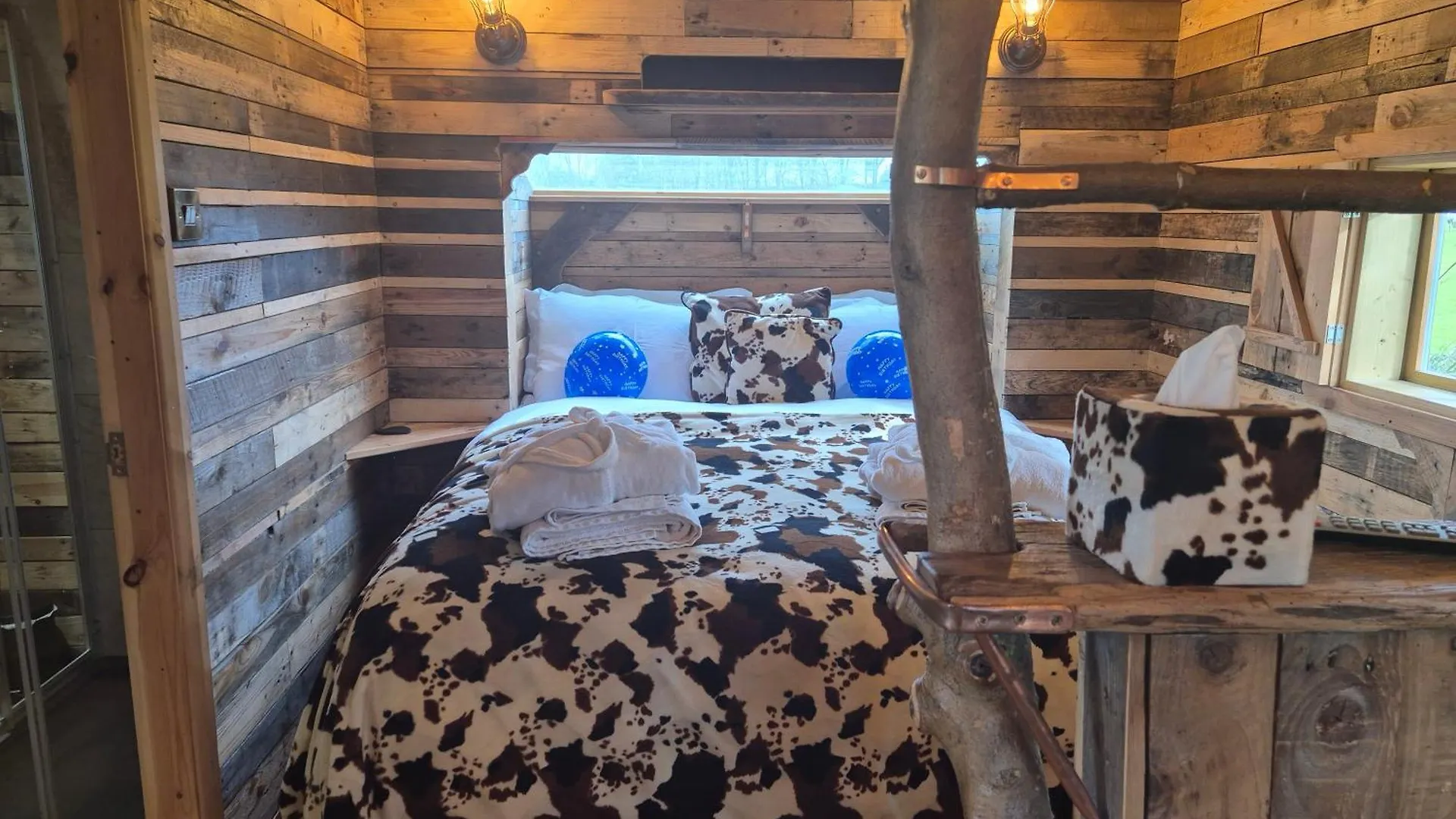 Burtree Country House, Tipi'S, Treehouse & Lodge & House Rooms With Hot Tubs In A Private Garden Thirsk