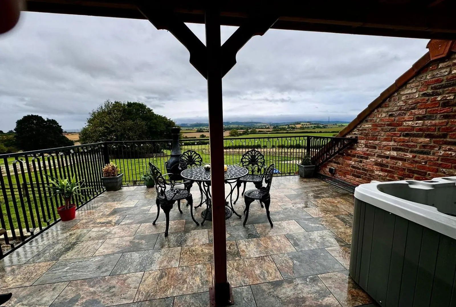 Burtree Country House, Tipi'S, Treehouse & Lodge & House Rooms With Hot Tubs In A Private Garden Thirsk