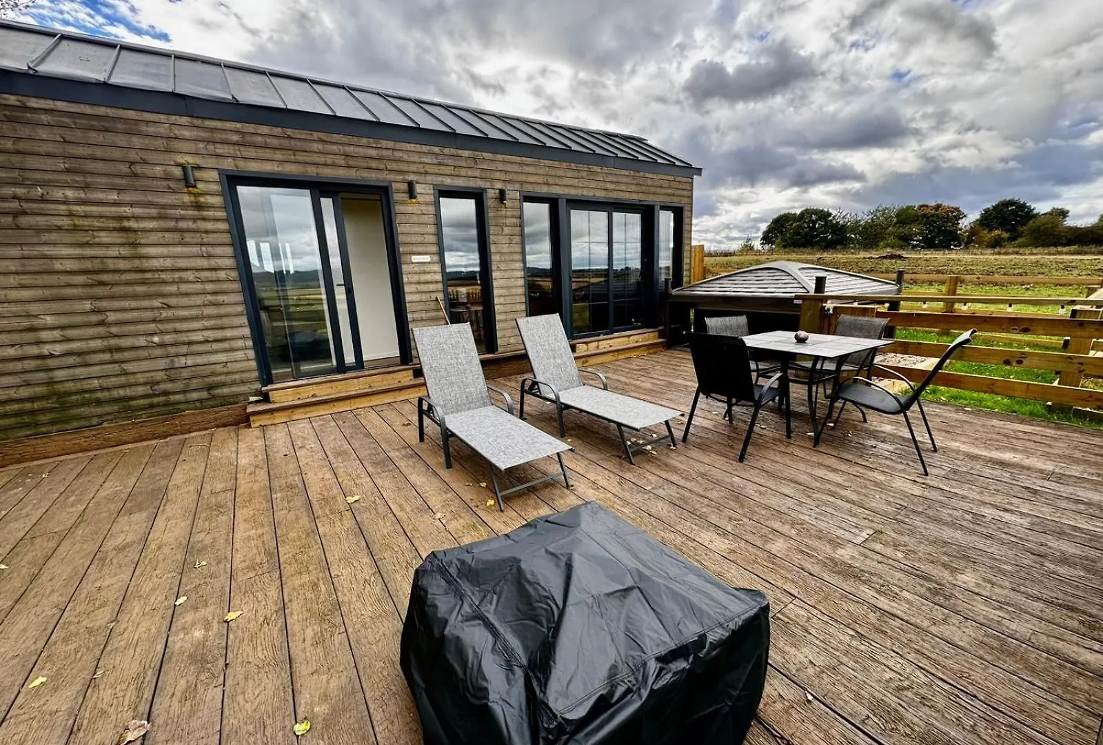 Burtree Country House, Tipi'S, Treehouse & Lodge & House Rooms With Hot Tubs In A Private Garden Thirsk 0*,