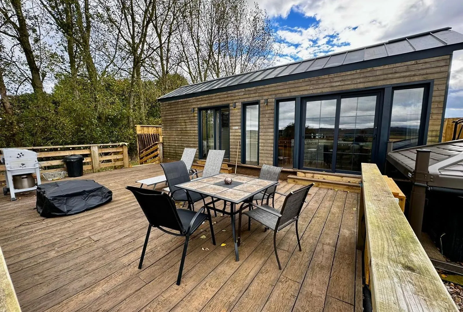Burtree Country House, Tipi'S, Treehouse & Lodge & House Rooms With Hot Tubs In A Private Garden Thirsk