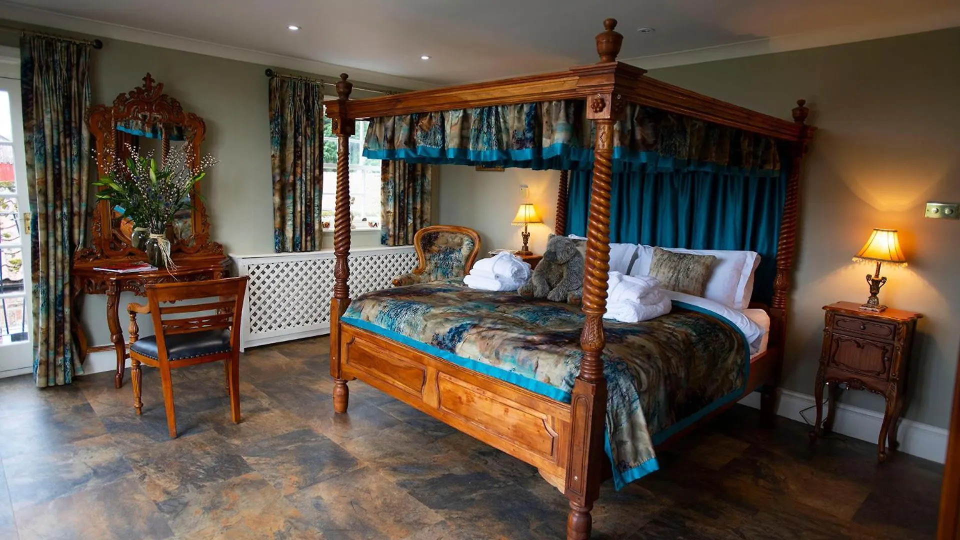 Burtree Country House, Tipi'S, Treehouse & Lodge & House Rooms With Hot Tubs In A Private Garden Thirsk United Kingdom