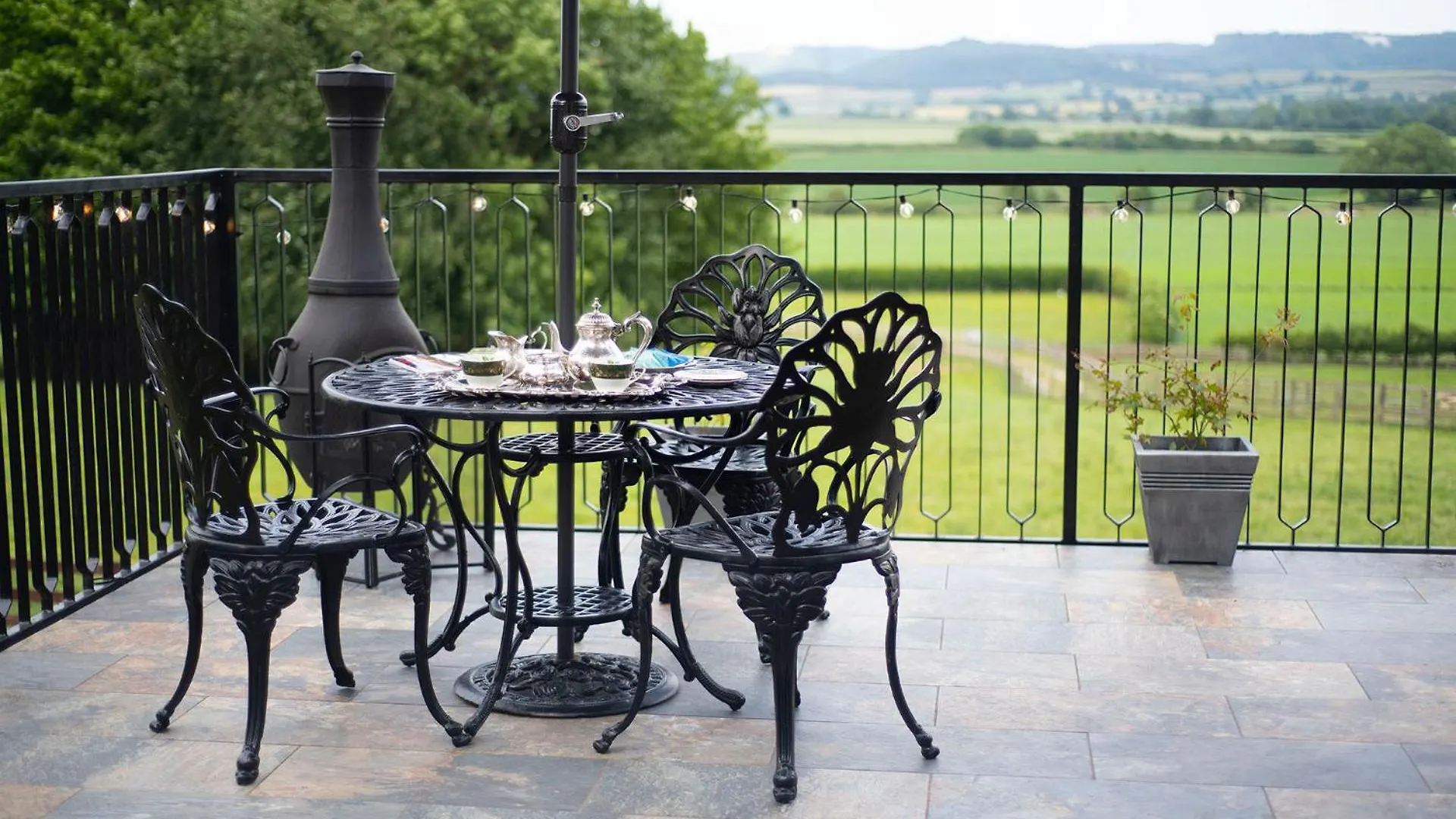Burtree Country House, Tipi'S, Treehouse & Lodge & House Rooms With Hot Tubs In A Private Garden Thirsk United Kingdom