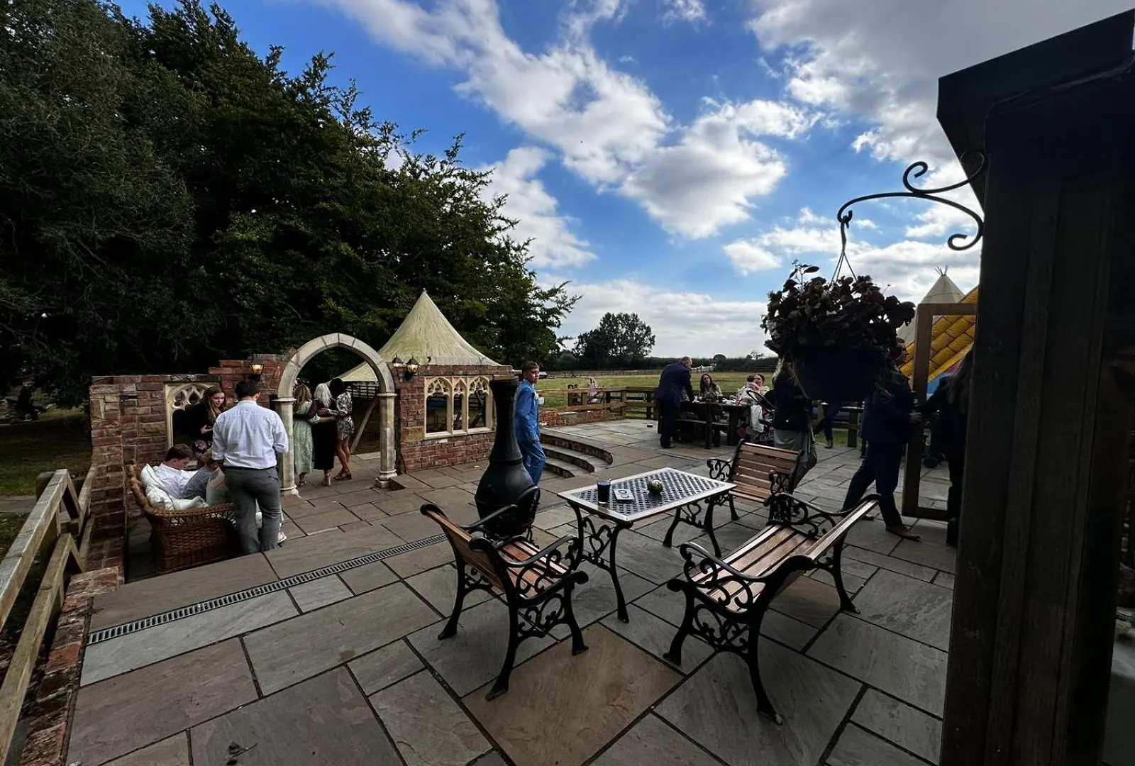 Burtree Country House, Tipi'S, Treehouse & Lodge & House Rooms With Hot Tubs In A Private Garden Thirsk United Kingdom